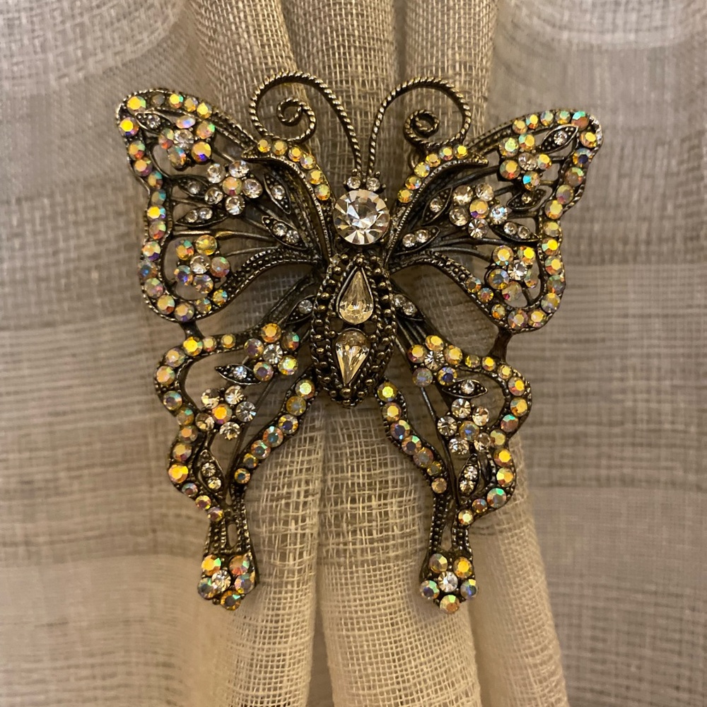 Butterfly Brooch w/Clear and iridescent stones - Picture 6 of 7